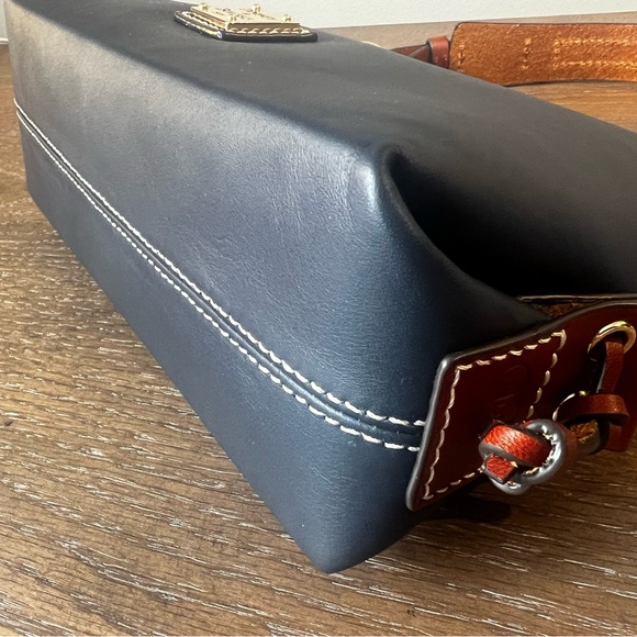 Dooney Penrose Hobo‎ 25 in Midnight Blue - Picture 5 of 15